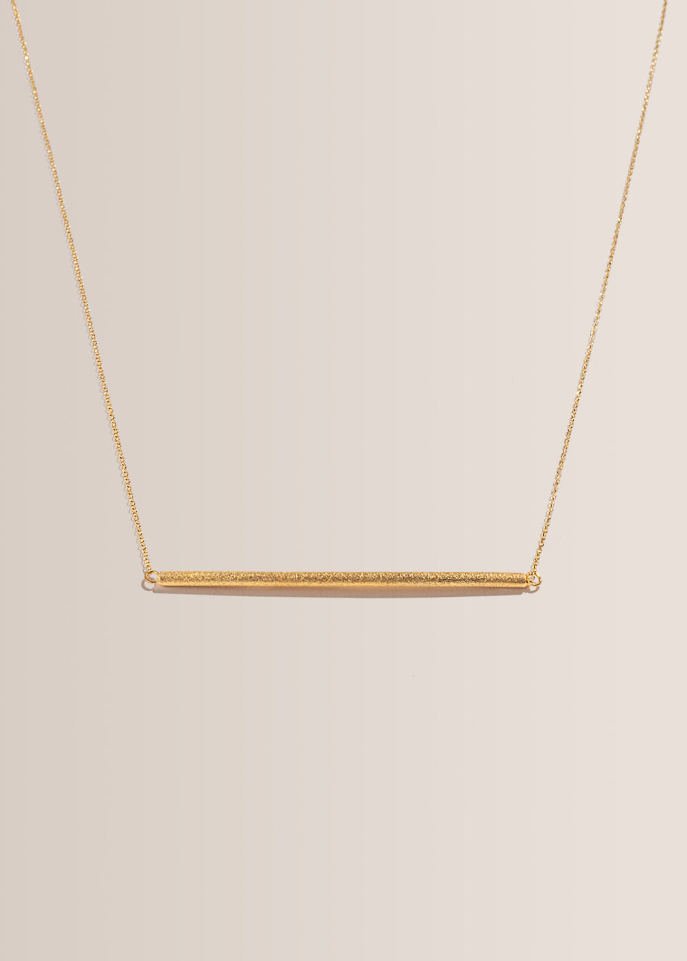 Linia-Halskette-L-Stab-horizontal-gold