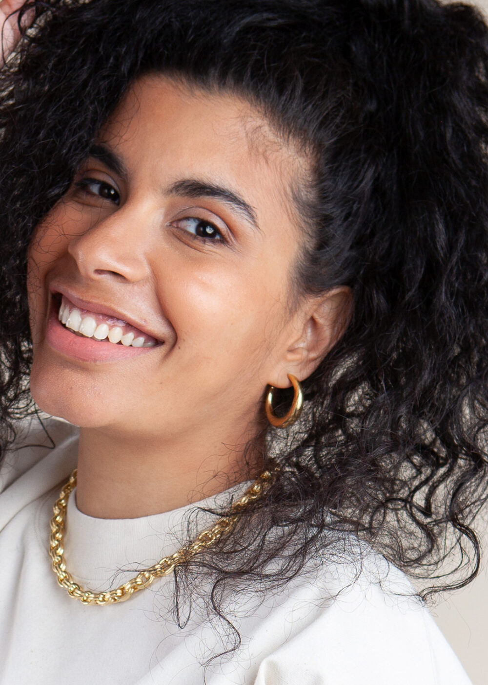 Dina-ohrringe-creolen-gold-model