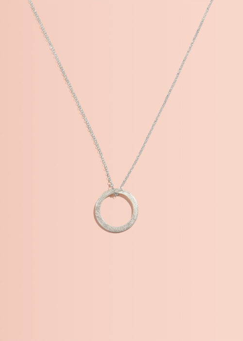 Cira-Halskette-silber-matt