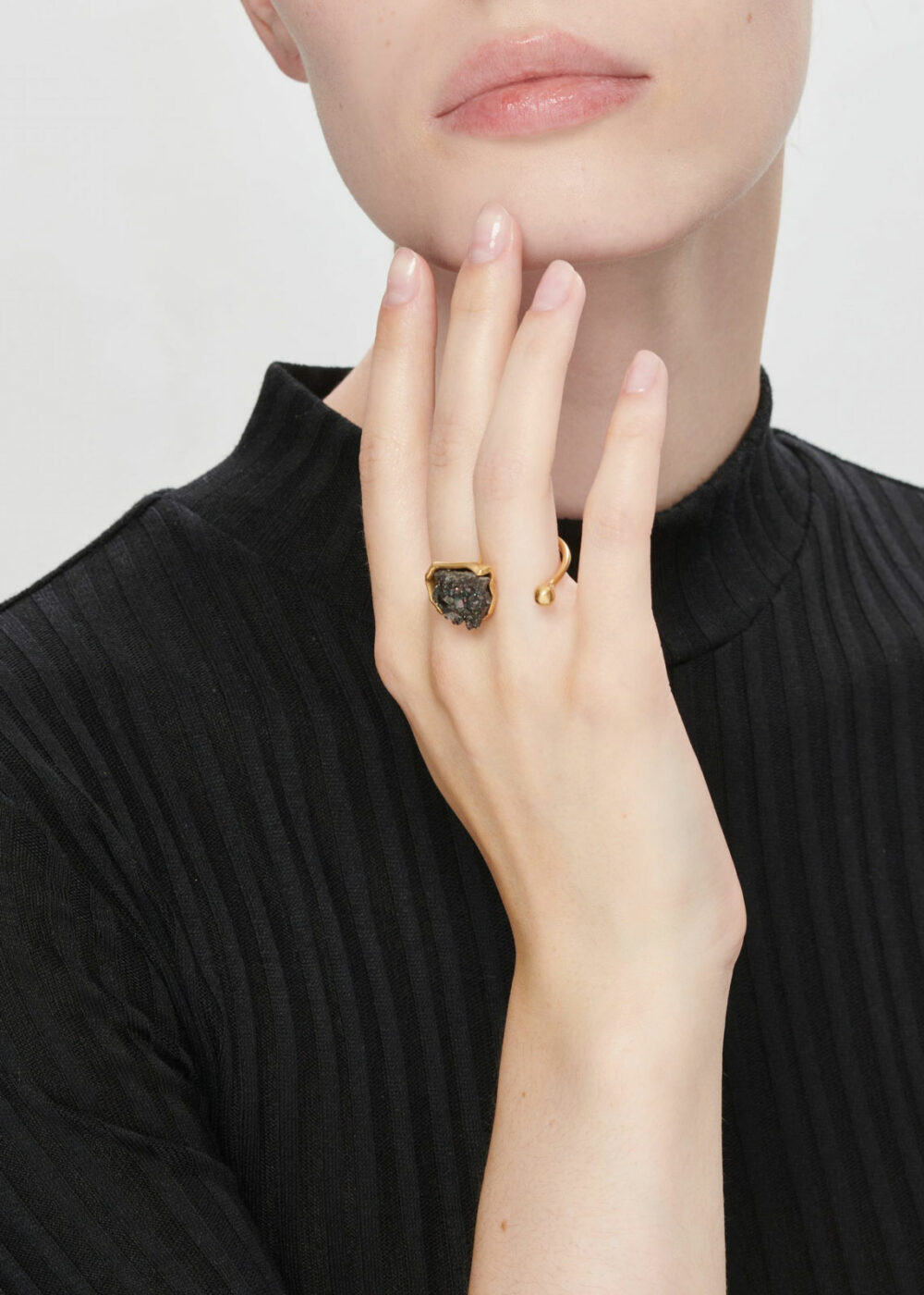 Anthea-Ring-gold-schwarz-Model
