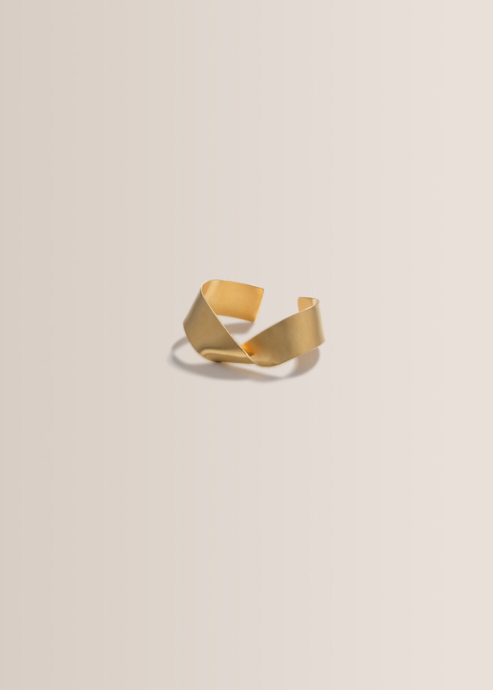 Clara-Ring-gold-matt-elegant